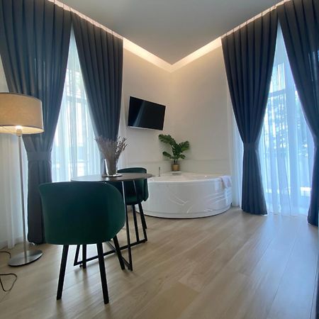 Gualtieri B&B - Luxury Rooms サン・ジョルジョ・ア・クレマーノ エクステリア 写真