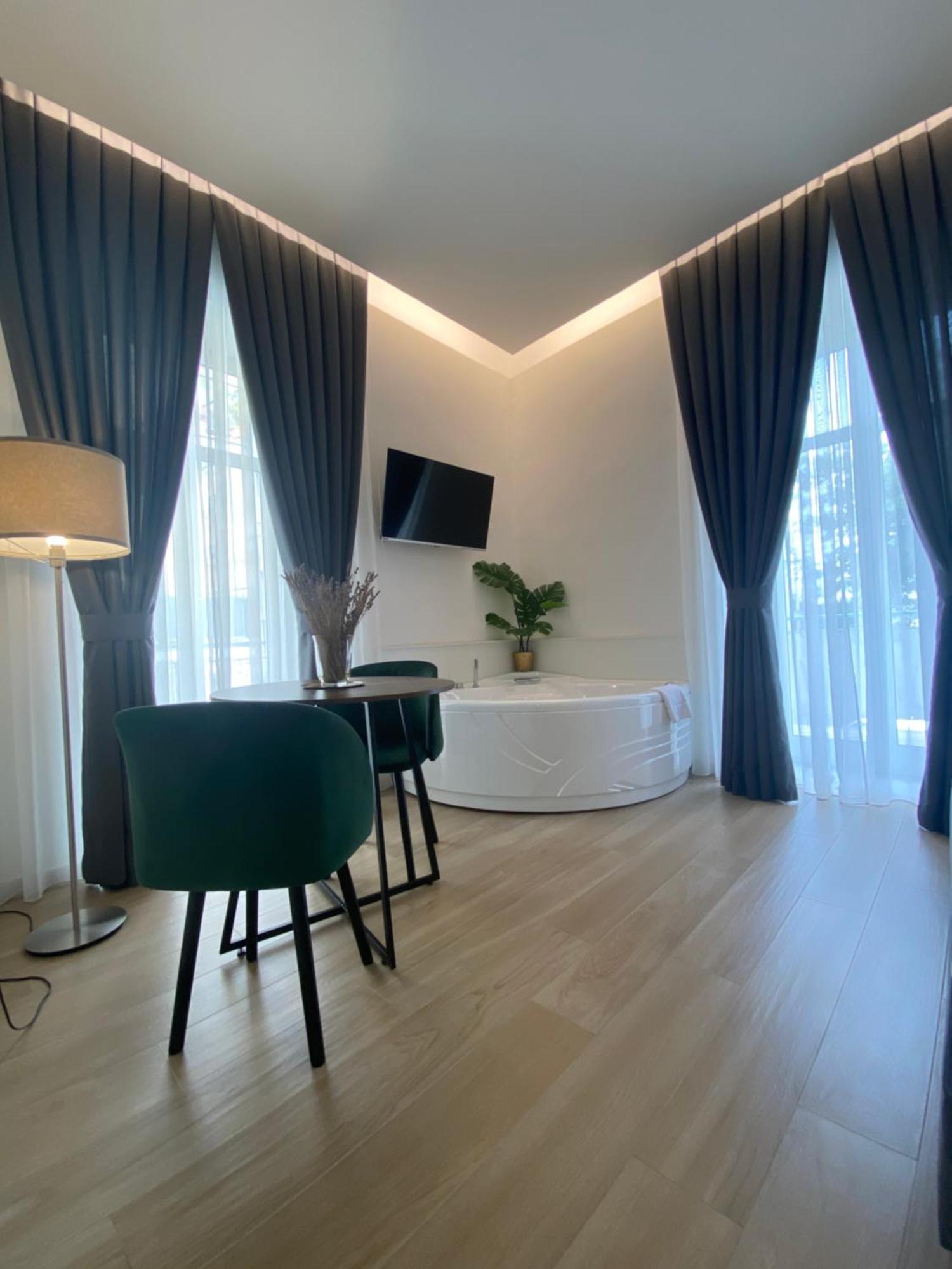 Gualtieri B&B - Luxury Rooms サン・ジョルジョ・ア・クレマーノ エクステリア 写真