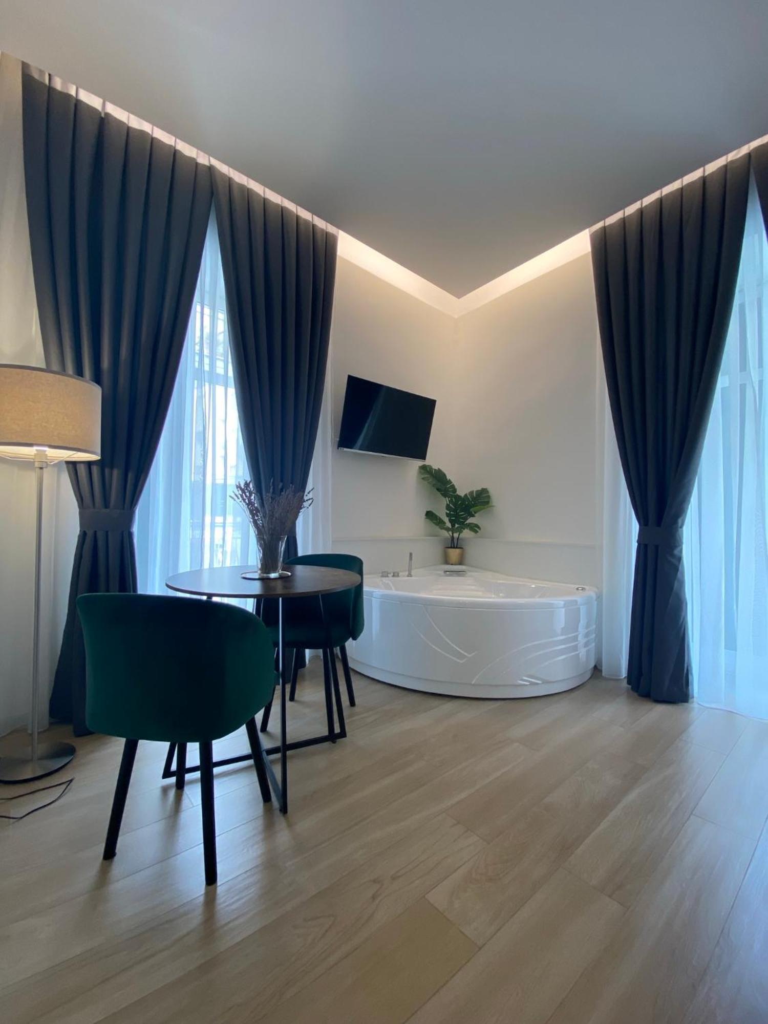 Gualtieri B&B - Luxury Rooms サン・ジョルジョ・ア・クレマーノ エクステリア 写真